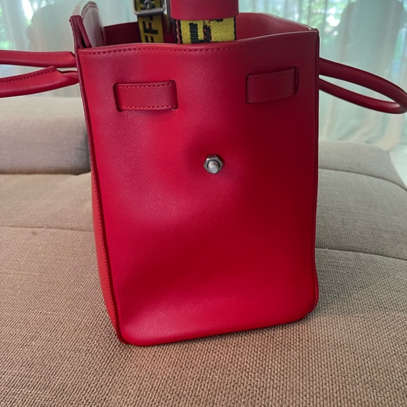 Red crosshatch leather Off-White tote with pouch - Picture 15 of 16